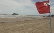 ปักธงแดงห้ามลงเล่นน้ำชายหาด จ.สงขลา
