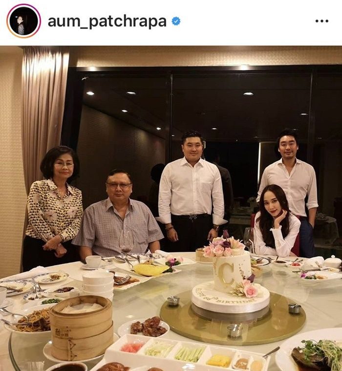 อั้ม พัชราภา ชวน ไฮโซพก กินข้าวกับคุณพ่อในวันคล้ายวันเกิด