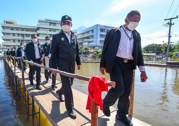 นายกฯ นำทีมรัฐมนตรี ลงพื่นที่ตรวจน้ำท่วมที่ จ.ชัยภูมิ