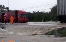 ฝนตกหนักน้ำท่วมถนนเพชรเกษมอีกระลอก