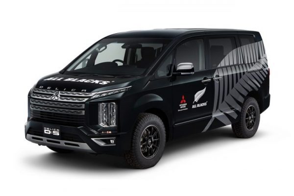  Mitsubishi-Delica-D5-All-Blacks