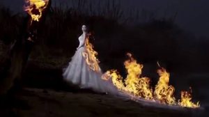 สายเปย์ตัวจริง! เจ้าสาวยอมจุดไฟที่ชุด เพื่อ ภาพพรีเวดดิ้ง ที่แปลกไม่เหมือนใคร