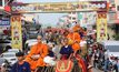 หนึ่งเดียวในโลก! “ตักบาตรบนหลังช้าง” รับวันสำคัญทางพระพุทธศาสนา