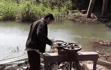 เกษตรกรเก็บเครื่องสูบน้ำจากคลองมะขามเฒ่าอู่ทอง