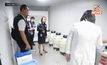 ดีเอสไอ บุกค้นสถานพยาบาล 3 แห่ง รับจ้างอุ้มบุญส่งเด็กออกนอกประเทศ