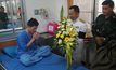 ร.10 พระราชทานกระเช้าแก่ทหารบาดเจ็บเหตุคาร์บอมบ์