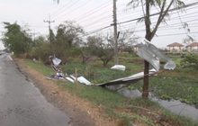 พายุพัดถล่มป้ายหาเสียงเสียหายกว่า 100 ป้าย