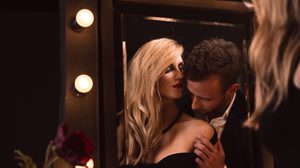 วิธีลบรอยจูบ จ้ำแดง ที่ถูกฝากไว้ที่คอ ให้จางลงแบบรวดเร็ว