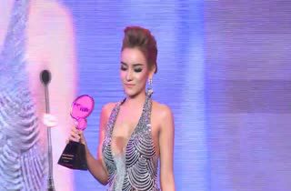 [HD] กระต่าย Maximได้รับรางวัล MThai Top Talk Sexy Star 2014
