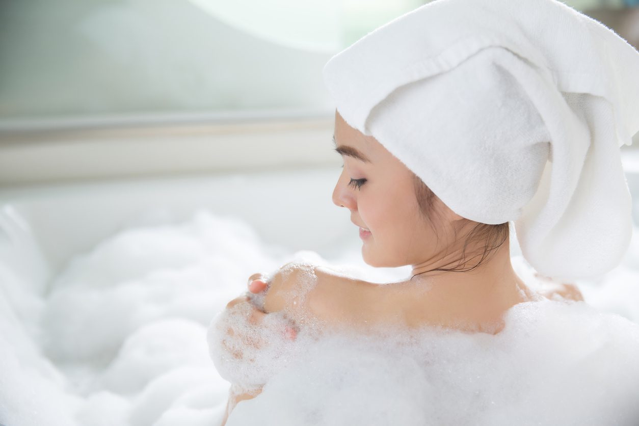 9 ภาพเปรียบเทียบ อาบน้ำเย็น VS น้ำอุ่น แบบไหนดีต่อสุขภาพ มากกว่ากัน?