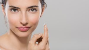 สาวๆ ต้องรู้! เลือก คอนแทคเลนส์ เสริมลุคอย่างไร ให้เมคอัพเกิด