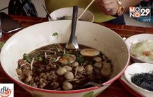 แห่กินก๋วยเตี๋ยวชามยักษ์ ราคาขวัญใจ นศ.