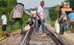 “การรถไฟฯ” แจง “อากาศร้อนจัด” ทำรางรถไฟระหว่างสถานีร่อนพิบูลย์ – ชุมทางเขาชุมทอง คดงอ