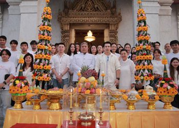 อั้ม อธิชาติ ควงแม่–ทีมงาน ทำบุญวันคล้ายวันเกิดที่ศาลหลักเมือง โฟกัสปั้น “อทิสเมด โกลบอล” บุกตลาดโลก