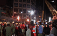 ค้นหาผู้สูญหายจากเหตุสะพานถล่มในอินเดีย