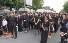 ประชาชนรอกราบถวายบังคมพระบรมศพข้ามคืน