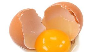 แน่ใจได้อย่างไรว่าไข่ของคุณสด! วิธีดูไข่สด และไข่เสีย