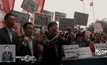 กลุ่มสนับสนุนจีนประท้วงนอกรัฐสภาฮ่องกง