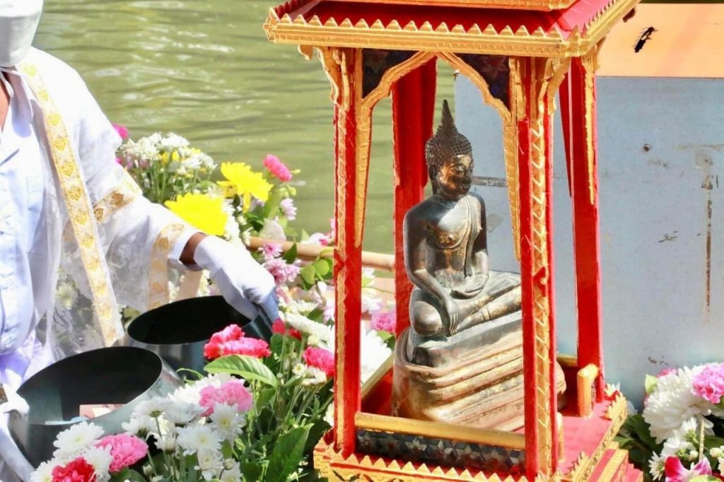 ประเพณีแห่เรือชักพระหลวงพ่อสัมฤทธิ์​ วัดเชิงหวาย จังหวัดนนทบุรี 