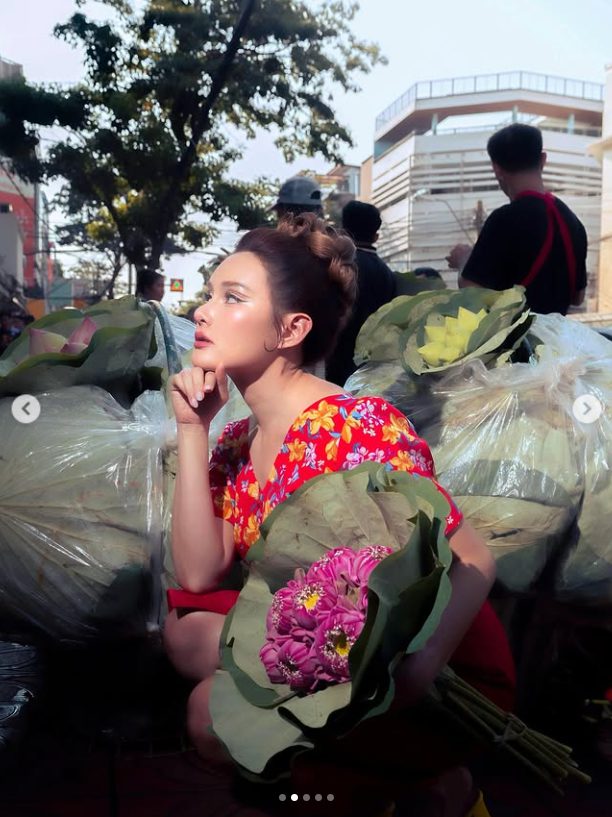 หญิง รฐา