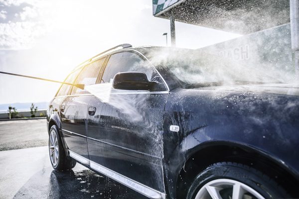 washing car 