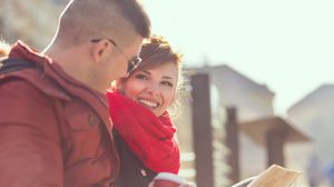 คนละชาติไม่ใช่ปัญหา! 9 วิธี ออกเดทหนุ่มต่างชาติ ให้เขาลืมเราไม่ลง