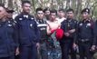 ตร.จับคนร้ายกระชากสร้อยได้ 1 คนพบมียาเสพติด