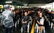 ประชาชนหลั่งไหลกราบพระบรมศพวันสุดท้าย