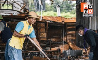 จิตอาสาศรีสะเกษร่วมกู้ซาก 7-11 ปตท.บ้านผือ หลังถูก BM-21 ถล่ม