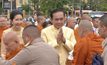 นายกฯ นำคณะทำบุญวันพ่อแห่งชาติ