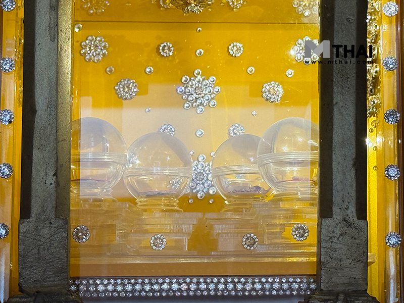 พระบรมสารีริกธาตุ 4 แผ่นดิน