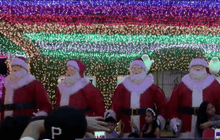 ครอบครัวชาวฟิลิปปินส์เตรียมตัวฉลองคริสต์มาส