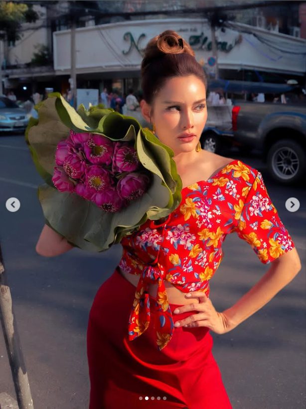 หญิง รฐา