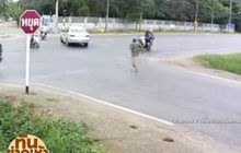 คลิปอุทาหรณ์ จอดรถใส่เกียร์ว่าง รถไหลข้ามแยก