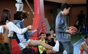 “คิมม่อน” ไฟเขียว “ญดา” ไม่ต้องยั้ง!!! ถูกถีบหัวคะมำในซีรีส์ “สวีท ซีเคร็ท”