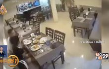 แฉลูกค้าดึงเส้นขนใส่อาหาร หวังต่อราคา