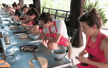 จัดทัวร์ต่างชาติชิมผลไม้-ดำนา