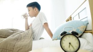 8 ช่วงเวลา ดื่มน้ำ ที่แพทย์แนะนำว่า ลูกน้อยจะสุขภาพดี