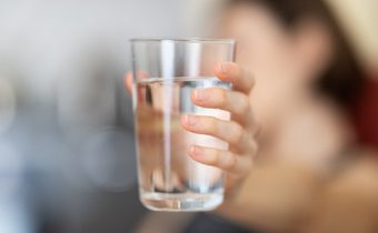 12 ประโยชน์ ดื่มน้ำเปล่า 1 แก้ว หลังจากตื่นนอนทุกเช้า