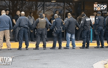 มือปืนบุกยิงสถานีตำรวจในสหรัฐฯ