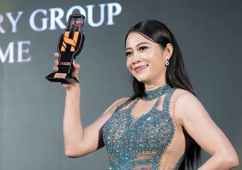 ผู้บริหาร B.Me “Mrs. Nilar L Win” รับรางวัลในงาน “HOFS AWARDS 2025”