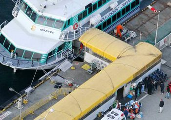 เรือข้ามฟากชนปลาวาฬนอกชายฝั่งญี่ปุ่นมีผู้ได้รับบาดเจ็บ 80 คน