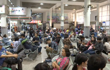 ประชาชนทยอยเดินทางออกต่างจังหวัด