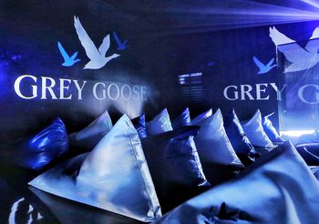 เกรย์ กูซ เนรมิตพื้นที่ความสุข “GREY GOOSE IMMERSIVE LED CUBE” เปิดตัวแคมเปญใหญ่ “LIVE LIKE DAY, LIVE LIKE NIGHT” ในงาน @ NEON COUNTDOWN FESTIVAL 2022
