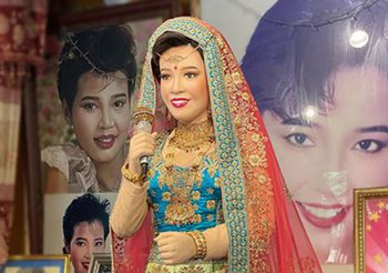 ครบรอบ 31 ปี ‘พุ่มพวง’ แฟนคลับแห่สักการะ น้องเพชรเตรียมจัดงานรำลึก