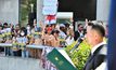 ‘ชุดนักโทษ’ ชูป้ายทวงสิทธิประกัน กลางงานรำลึก 50 ปี 14 ตุลา