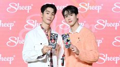 ฟอส-บุ๊ค แท็กทีมอวดโฉมเคส Sheep คอลเลคชั่น “Disney Mickey & Friends” เสิร์ฟความจิ้นฟินสนั่น สร้างปรากฏการณ์แฟนคลับกรี๊ดห้างแตก