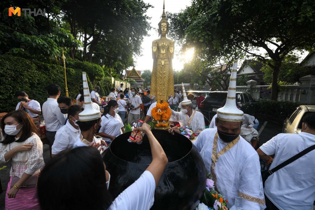 พระพุทธรูปปางเปิดโลก