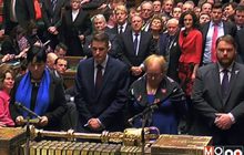 สภาล่างอังกฤษผ่านมติให้รัฐบาลเดินหน้า Brexit