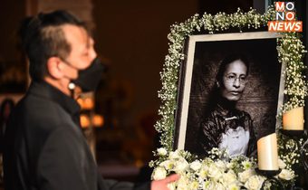 ในหลวงพระราชทานพวงมาลาหลวงไว้อาลัยหม่อมน้อย ศิลปินคนบันเทิง ศิษย์การแสดงร่วมพิธีไว้อาลัยคับคั่ง 